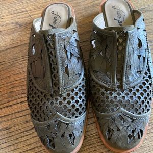 Stunning Free People cut out green flats